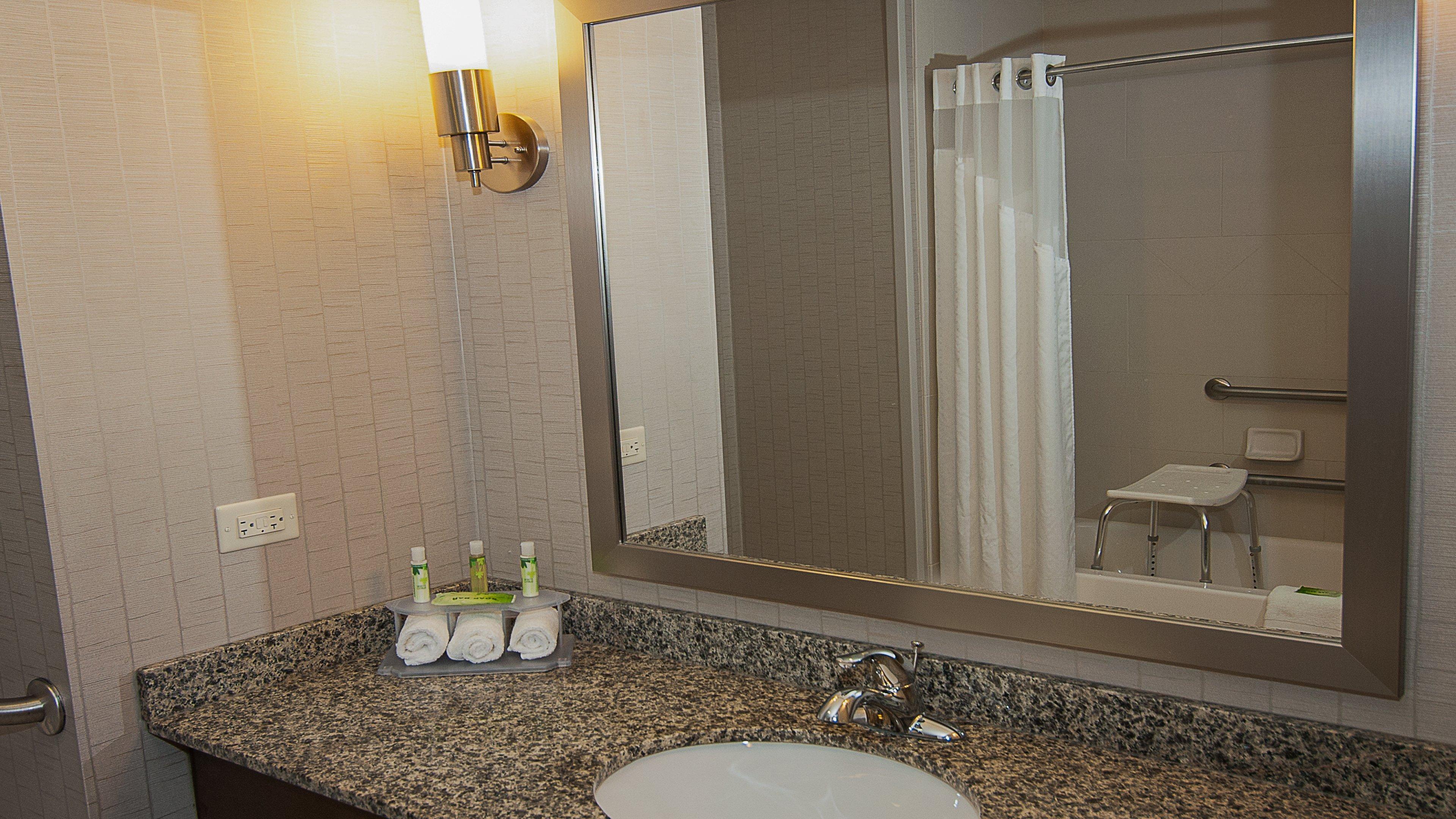 Holiday Inn Express Hotel & Suites Wichita Northeast By Ihg Exterior foto